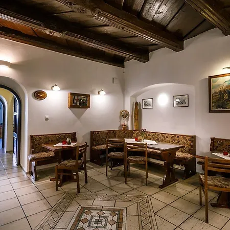 - Restaurant Atrium Πόπραντ