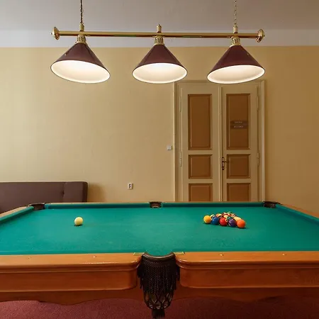 Πανσιόν - Restaurant Atrium 3*