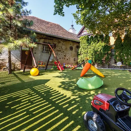 - Restaurant Atrium Πανσιόν Πόπραντ