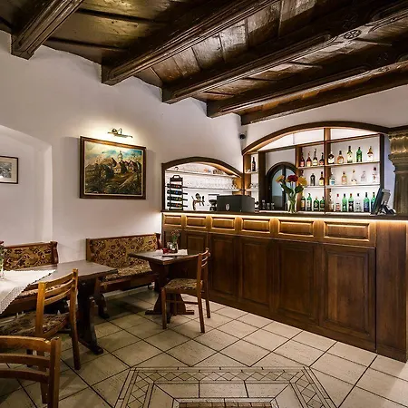 Πανσιόν - Restaurant Atrium 3*