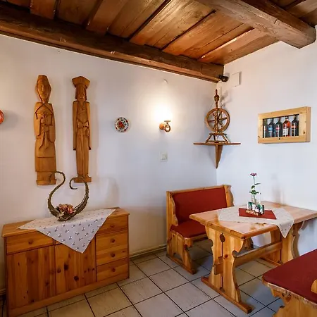 Πανσιόν - Restaurant Atrium Πόπραντ